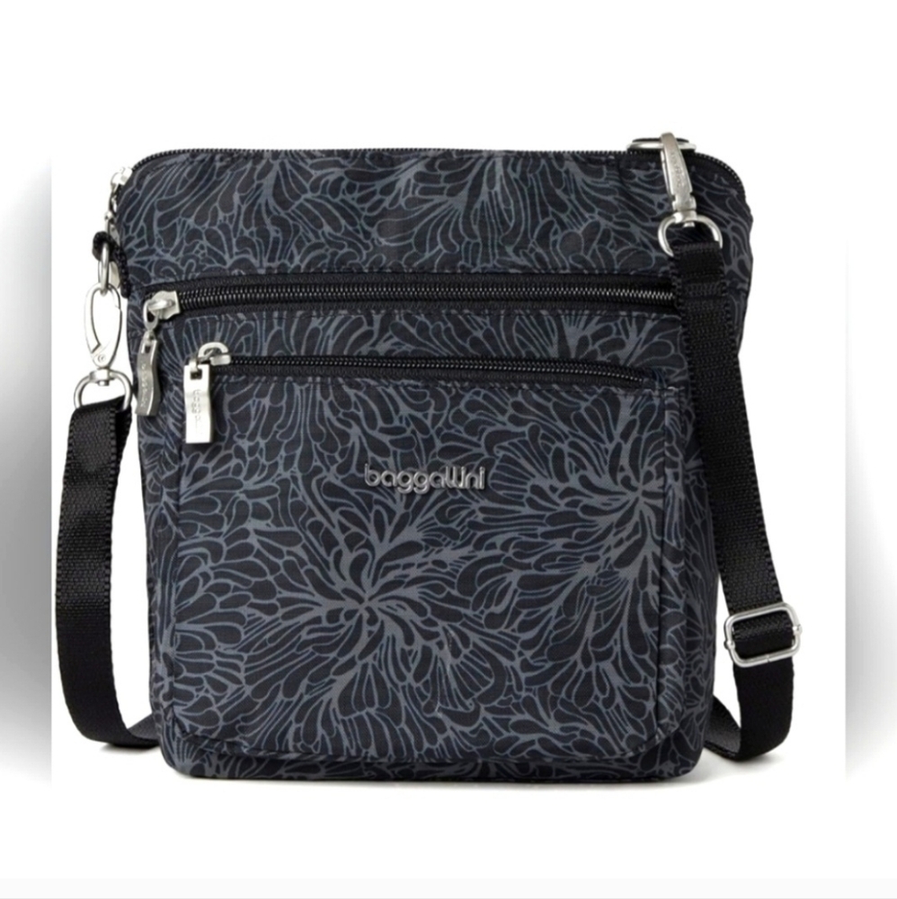 Baggallini Modern Pocket Crossbody Bag